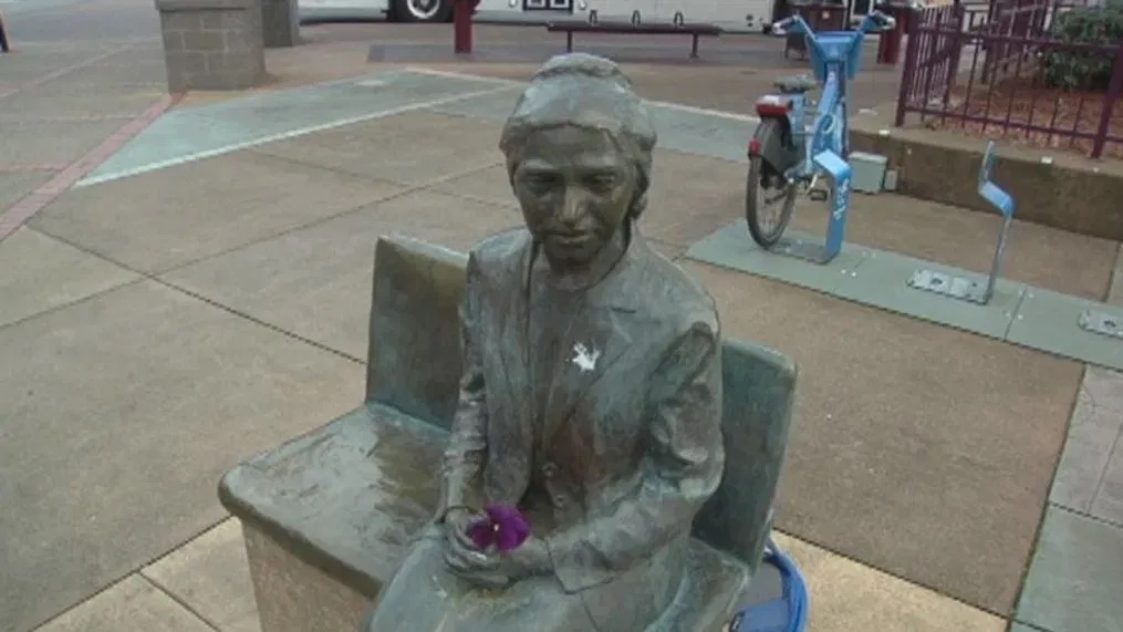 statue of Rosa Parks